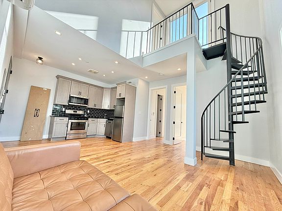 3rd image of 2266 Pacific St #4F
