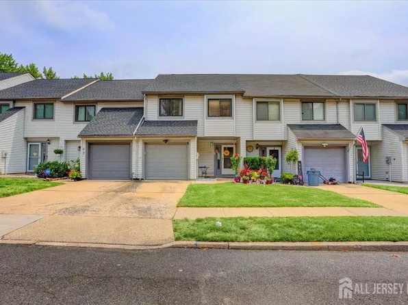 44 Lexington Cir, Matawan, NJ 07747
