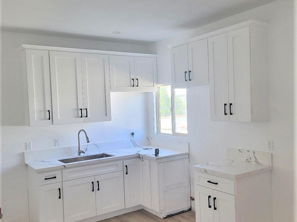 1st image of 542 W 46th St #2