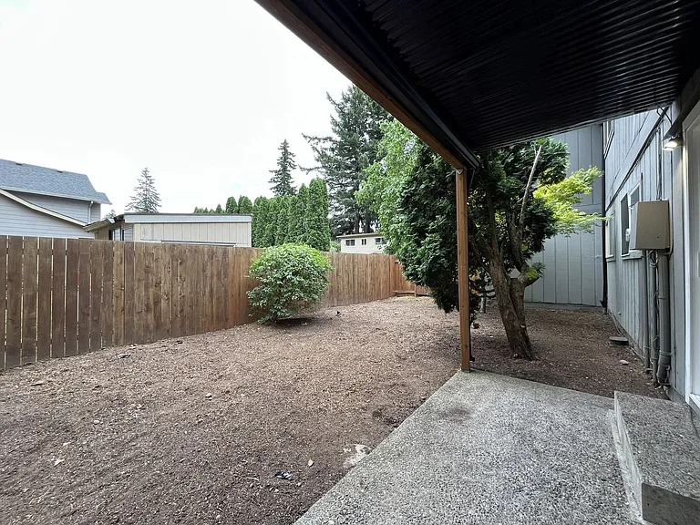 15827 NE Glisan St #5 — Photo 26