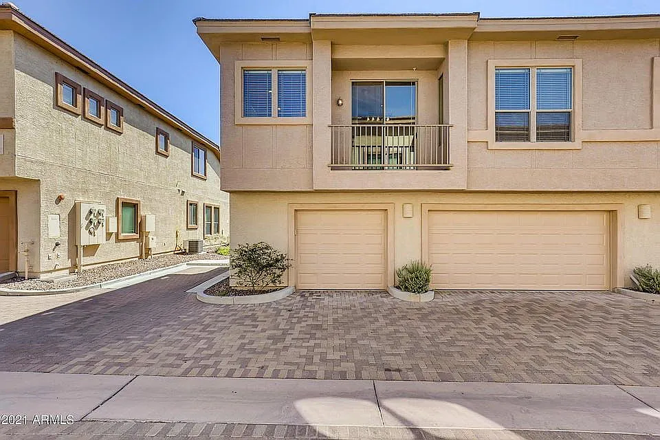 2 bed, 2.0 bath, 1204 sqft, $1,799 — Photo 2