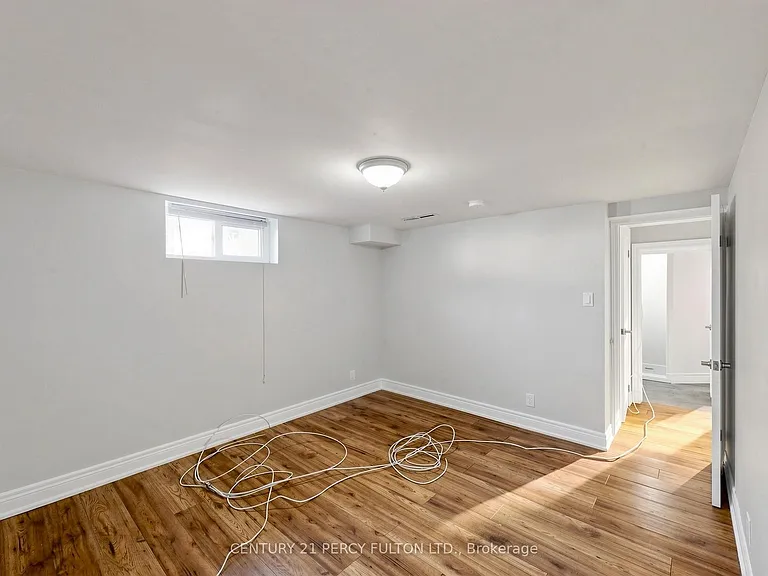 25 Kenwood Cres — Photo 38