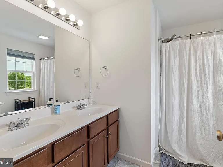 537 Brookwood Dr — Photo 9