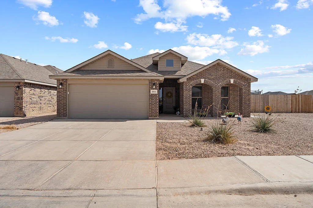 3 bed, 2.0 bath, 1712 sqft, $3,000 — Photo 1