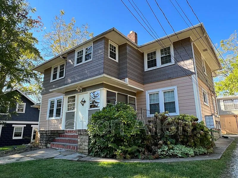 24 Majestic Ave #4