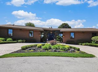 41587 Gloca Mora St, Harrison Township, MI
