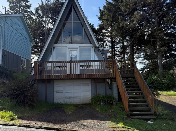 1604 NW 25th St, Lincoln City, OR 97367