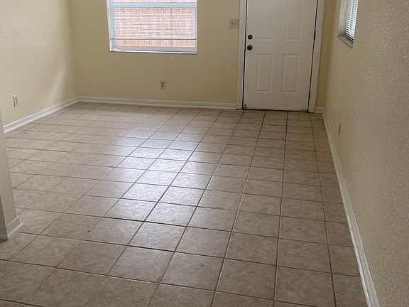 5th image of 300 Mystic Lake Dr N