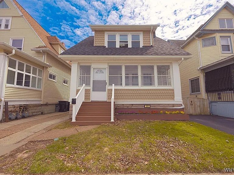 1st image of 22 Lasalle Ave #22