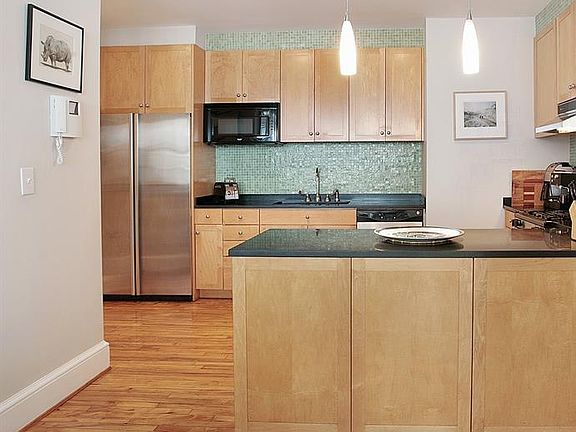 5th image of 126-130 W 22nd St Unit 9N