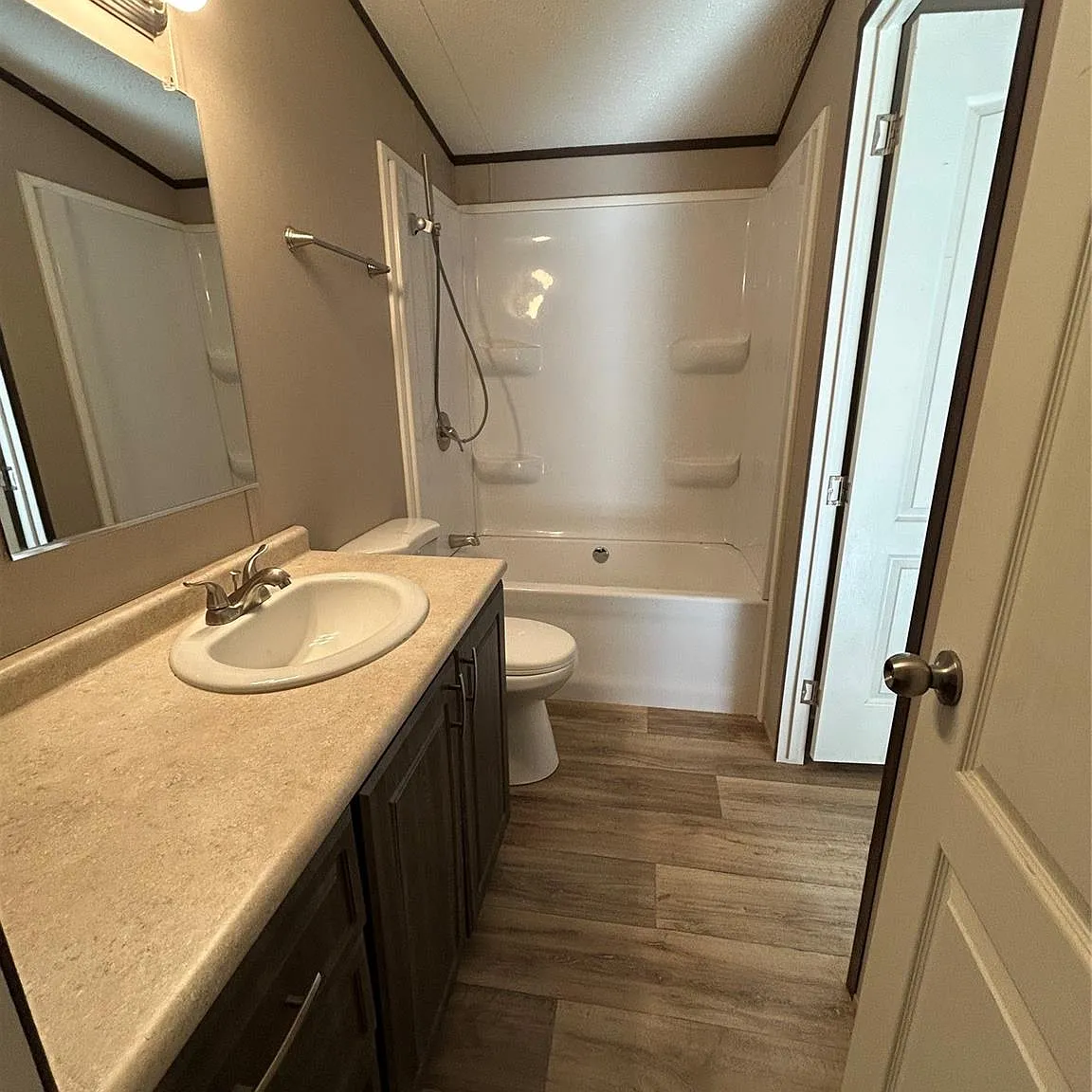 4 bed, 2.0 bath, 1280 sqft, $1,600 — Photo 4