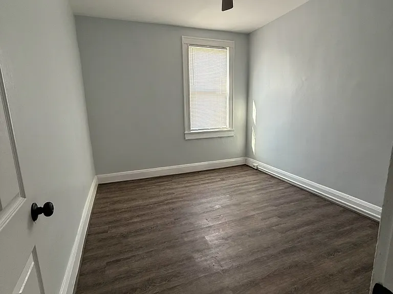 2855 Mayfield Ave — Photo 4