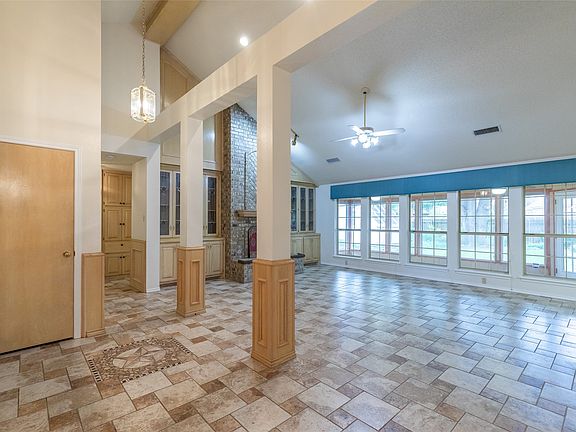 5th image of 6426 Inverrary Dr