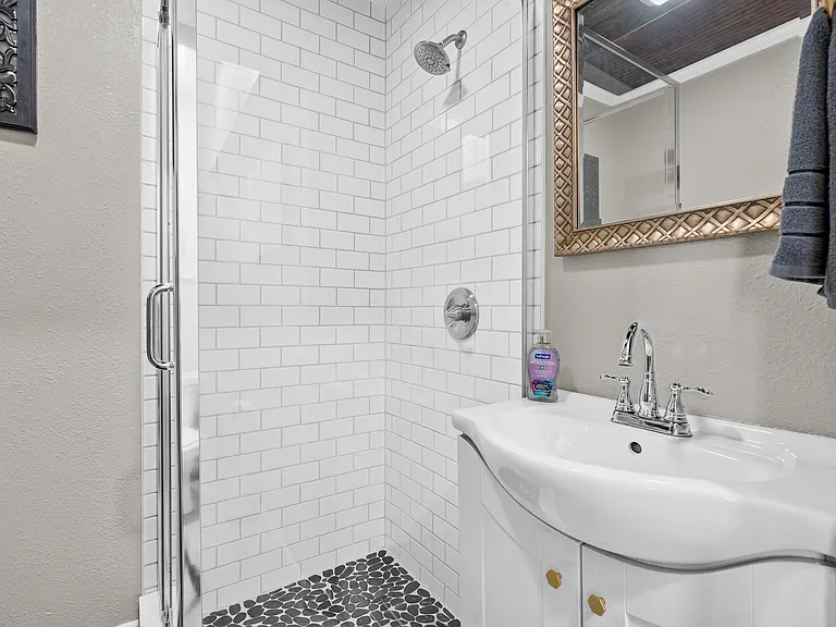 215 N Devilliers St — Photo 7