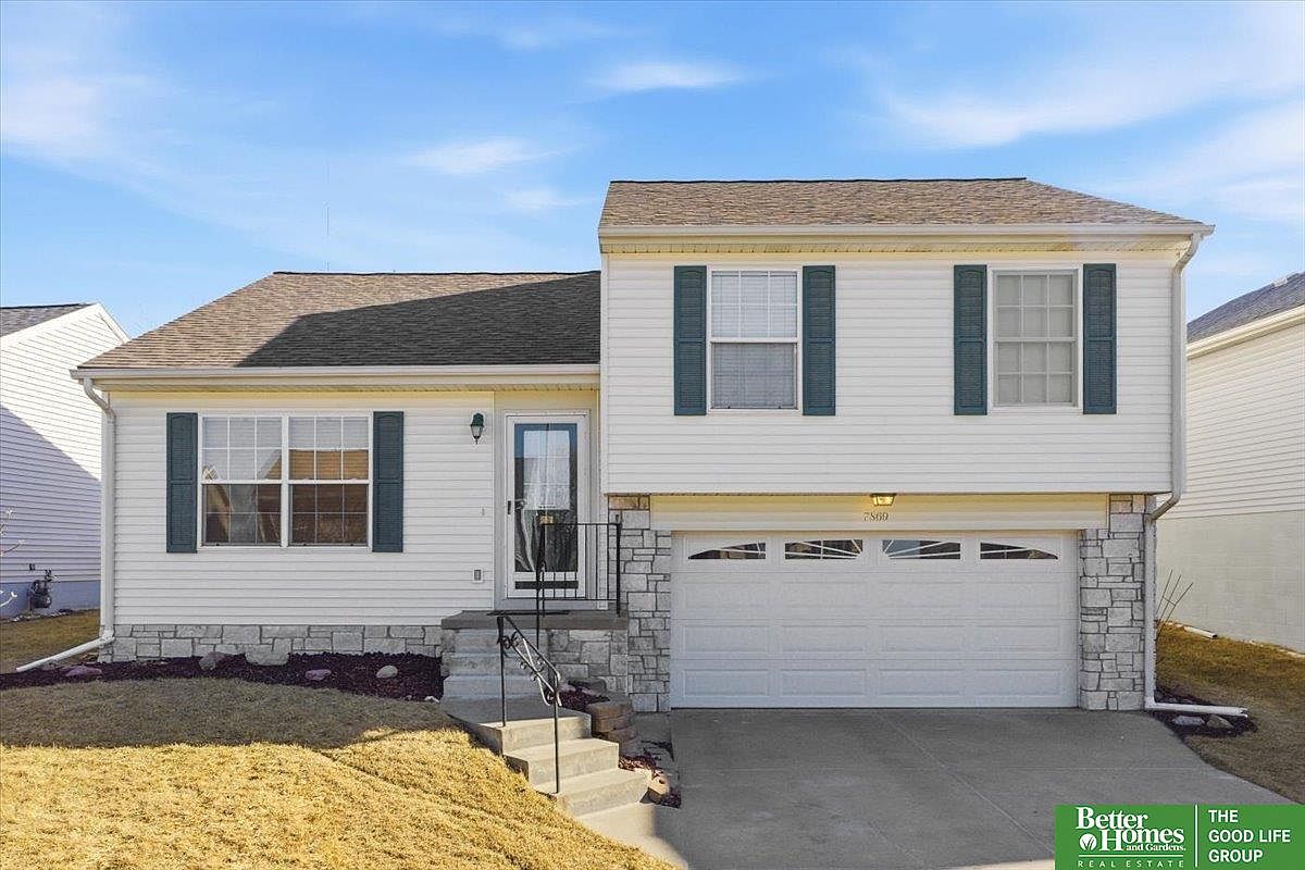 7869 Redick Ave, Omaha, NE 68122 | Zillow