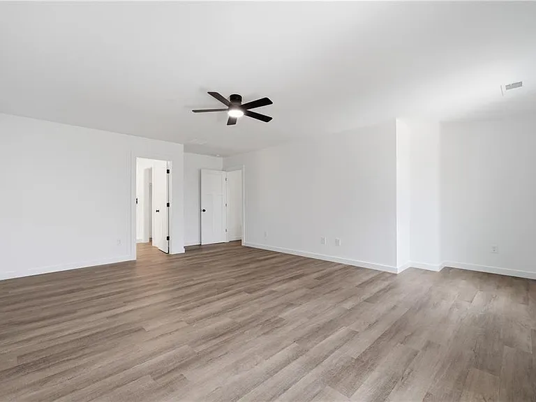 91 Smith And Wesson Way — Photo 46