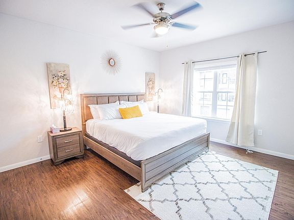3rd image of 1822 Shin Oak Dr