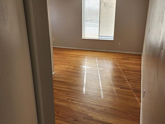 5th image of 3821 Itaska St APT 10