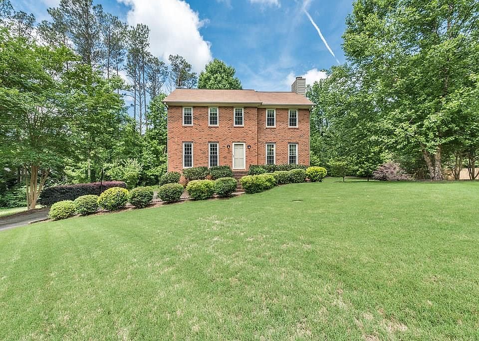 1st image of 361 Strawberry Wynde NW