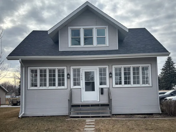 1009 N Josephine Ave, Madison, SD 57042