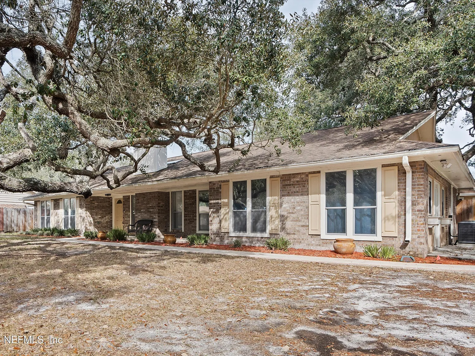 3 bed, 2.0 bath, 2023 sqft, $2,200 — Photo 2