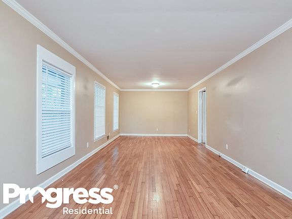 4th image of 746 Valley Creek Dr