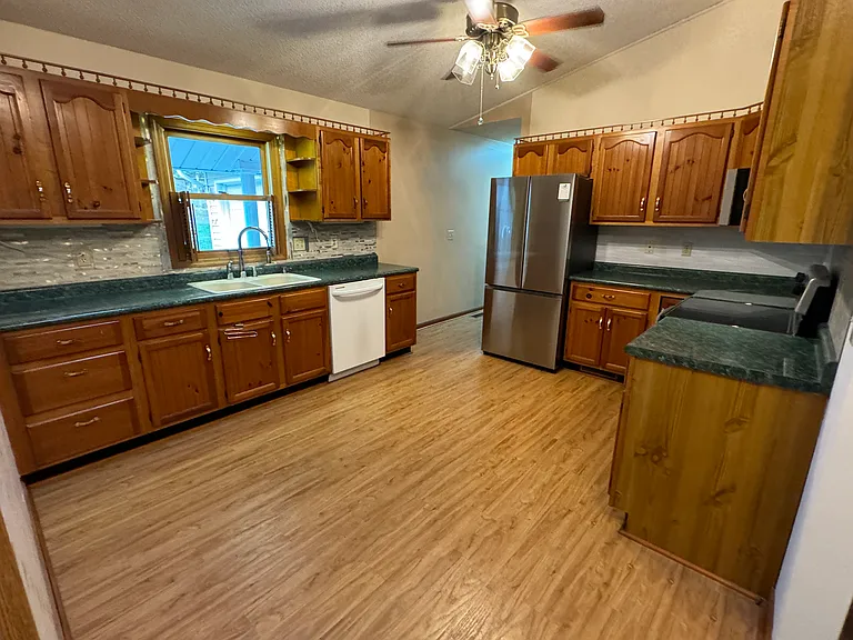 234 Amherst Ln — Photo 5