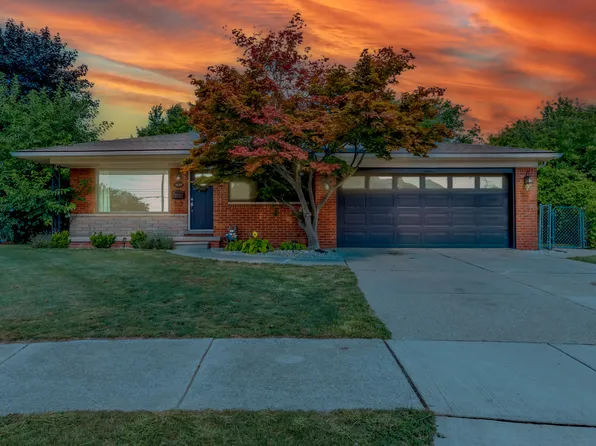 5670 McKinley Ct, Dearborn Heights, MI 48125