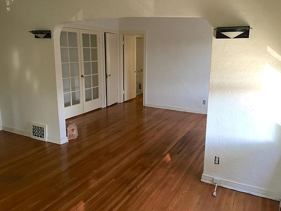 4th image of 7919 Waring Ave