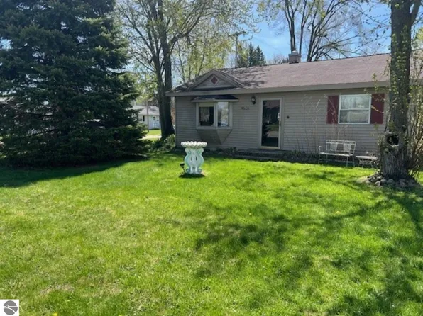 394 Wilson Ave, Mount Morris, MI 48458