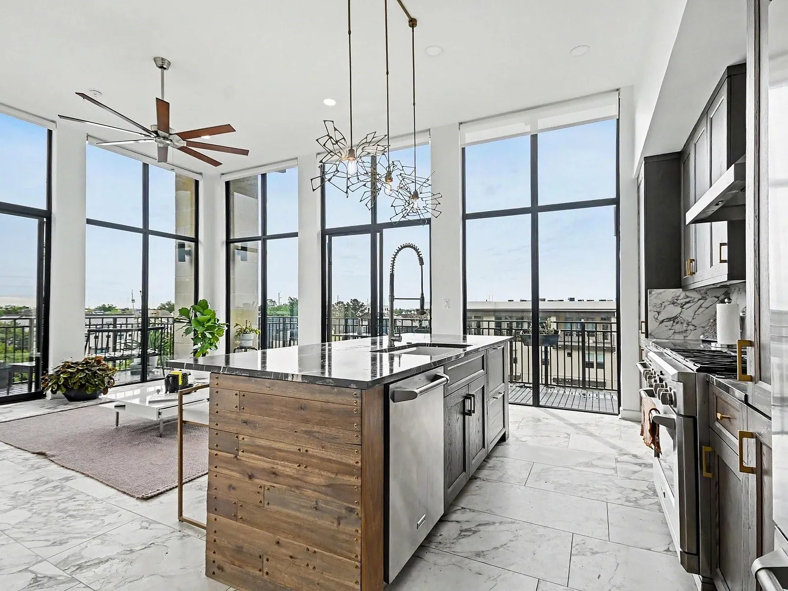 2 bed, 2.0 bath, 1447 sqft, $4,000 — Photo 2