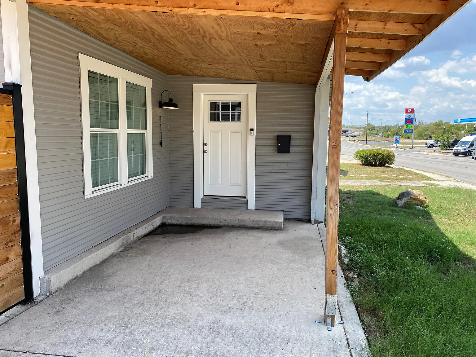 2 bed, 1170 sqft, $1,300 — Photo 3