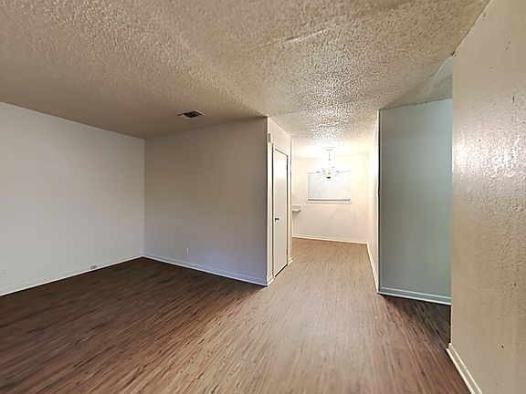 3rd image of 4905 Wilmington Dr