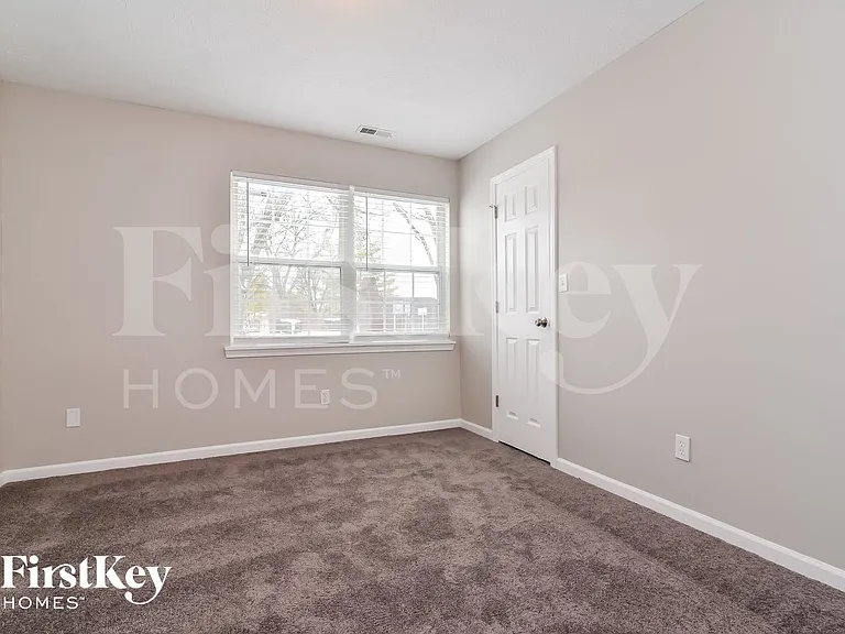 11704 Grenadier Ln — Photo 10