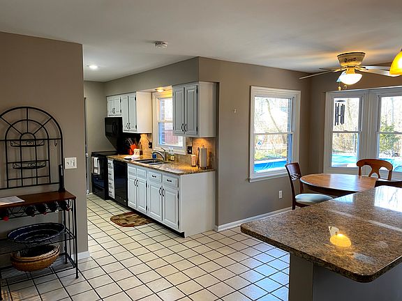 4th image of 5731 Breezewood Dr