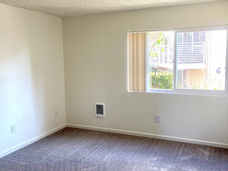 6818 Los Verdes Dr #5 — Photo 7