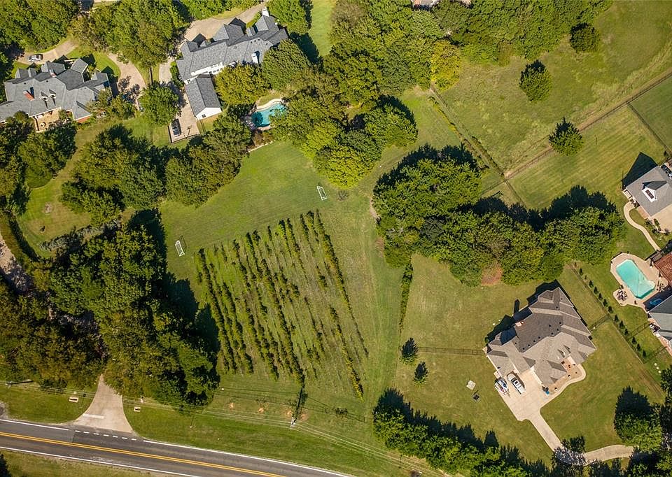2nd image of 801 Country Club Rd Lot 1