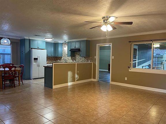 3rd image of 2713 7th Avenue