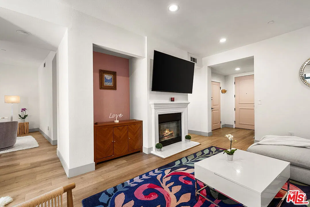 2 bed, 3.0 bath, 1670 sqft, $6,200 — Photo 4