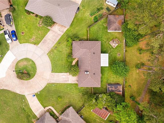 3rd image of 120 Rock Point Cir E