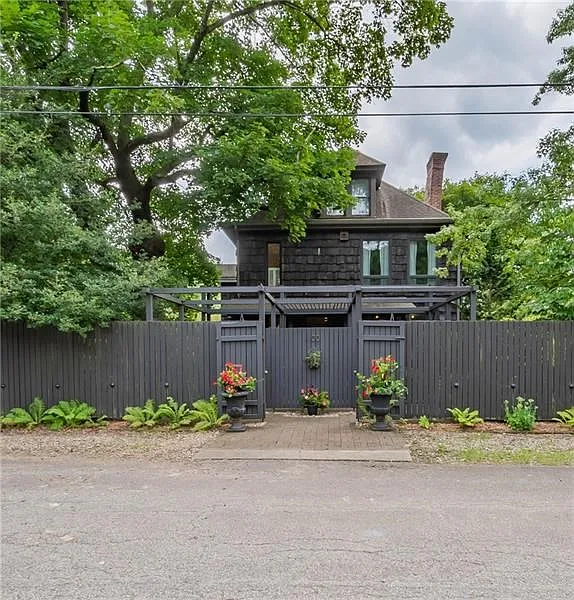 100 Pleasant Valley Rd photo 1