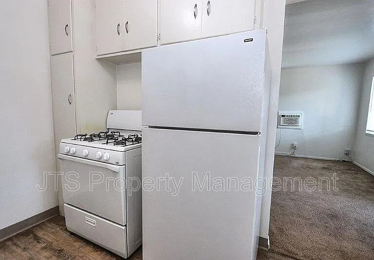 4439 V St #6 — Photo 23