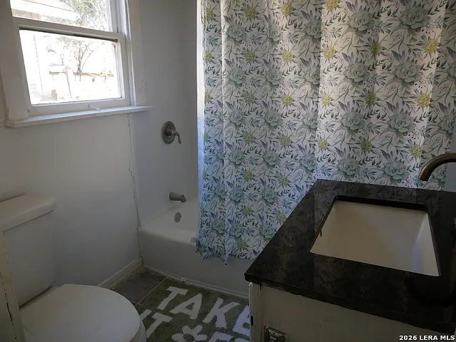 1820 Ruiz St — Photo 15
