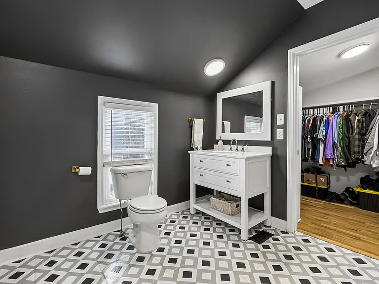 1016 Lenore St — Photo 14