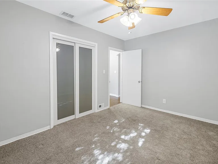 610 Cordova Blvd NE — Photo 24
