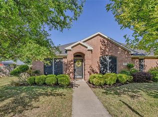 6211 W Fall Dr, Midlothian, TX 76065