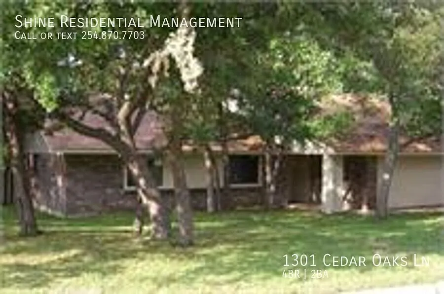 1301 Cedar Oaks Ln