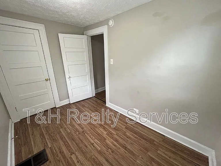 560 Udell St — Photo 9