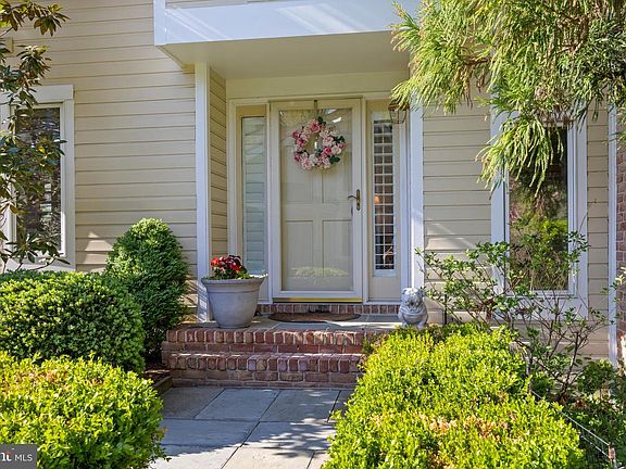 5th image of 20 Old Boxwood Ln