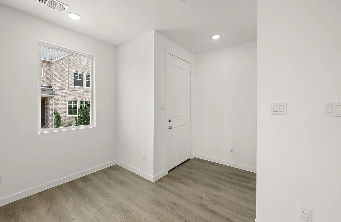 3 bed, 2050 sqft, $2,650 — Photo 2